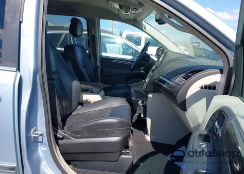 2013 Chrysler Town & Country Touring z USA, uszkodzony, nr VIN 2C4RC1BG8DR621027